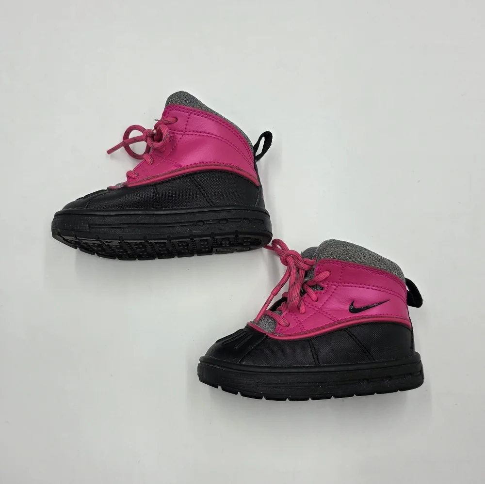 Nike ACG girls' Woodside boots size 5